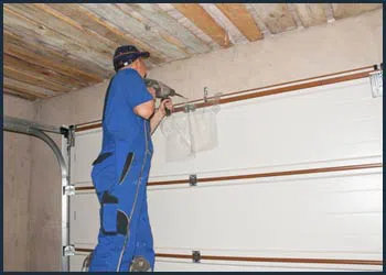 Garage Doors Store Repairs Austin, TX 512-672-8614 - cont-gdr-door-repair-08m